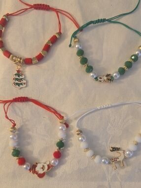 4 Christmas Charm Beaded Adjustable Bracelet, Tree, Reindeer, Santa,gift Bag New